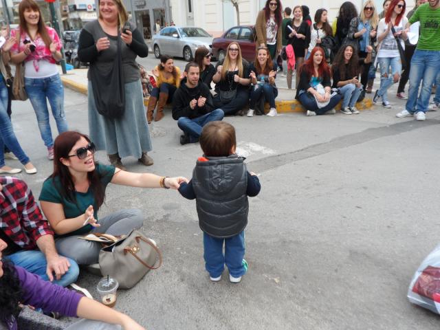 Ο μικρότερος διαδηλωτής της Ελλάδας κατά του σχεδίου Αθηνά (βίντεο)