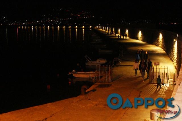 Ένα «χιλιόμετρο» φωτός άστραψε στο λιμάνι της Καλαμάτας (φωτογραφίες και βίντεο)