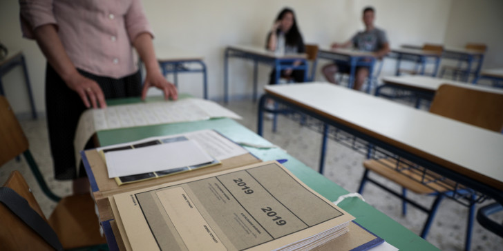 Δημοκρατία και νέοι το θέμα της Έκθεσης στις πανελλαδικές