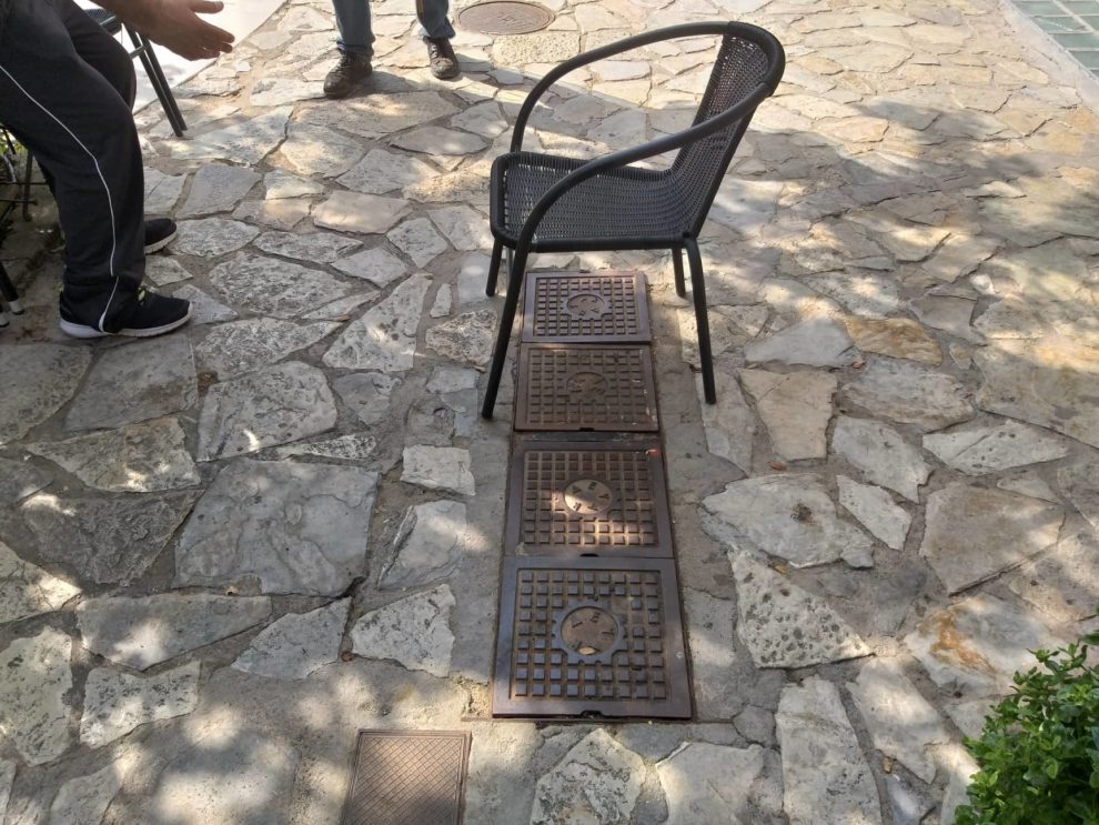 Ε, άμα σπάσει κανένα  πόδι, θα το φτιάξουν…