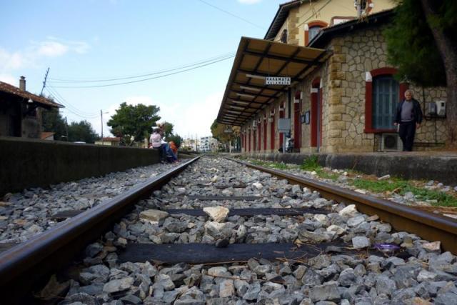 Τρεις Ρομά έκλεβαν σιδηροτροχιές του ΟΣΕ