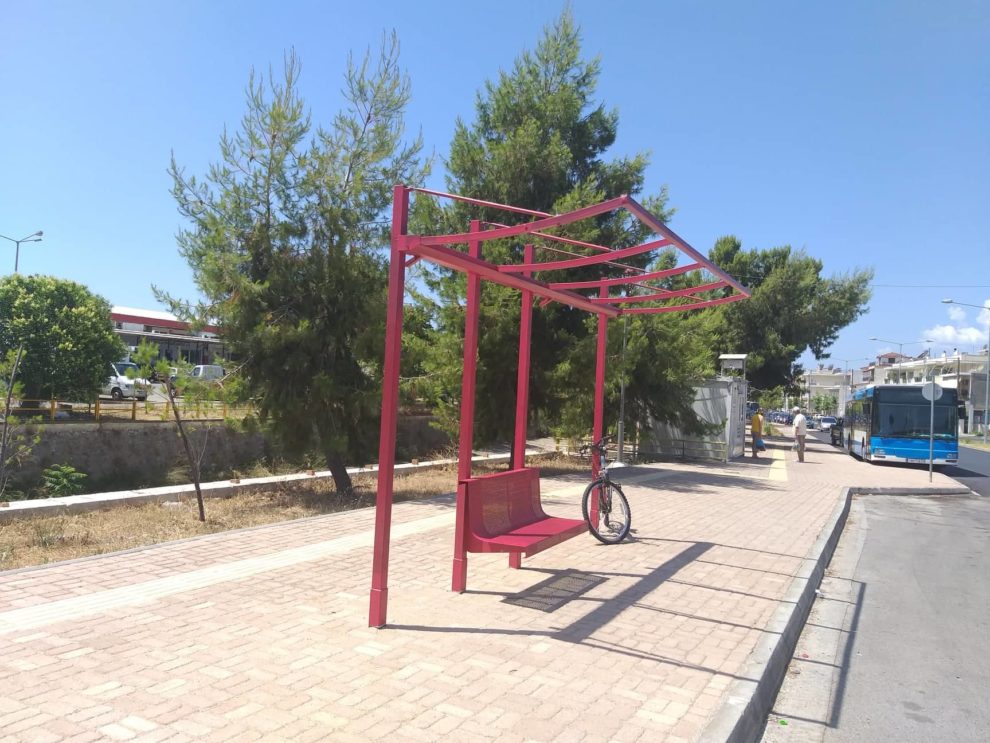 Στα Τρίκαλα οι στάσεις δροσίζουν, στην Καλαμάτα μαυρίζουν…