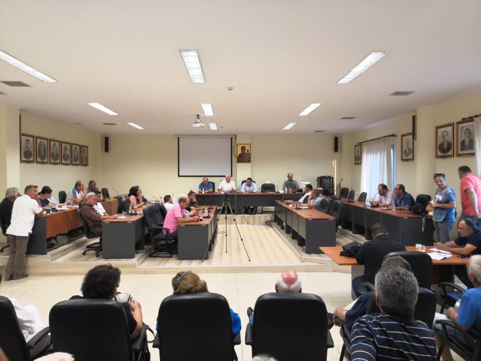Άβολα και με αμηχανία η τελευταία συνεδρίαση με δήμαρχο Κατσίβελα