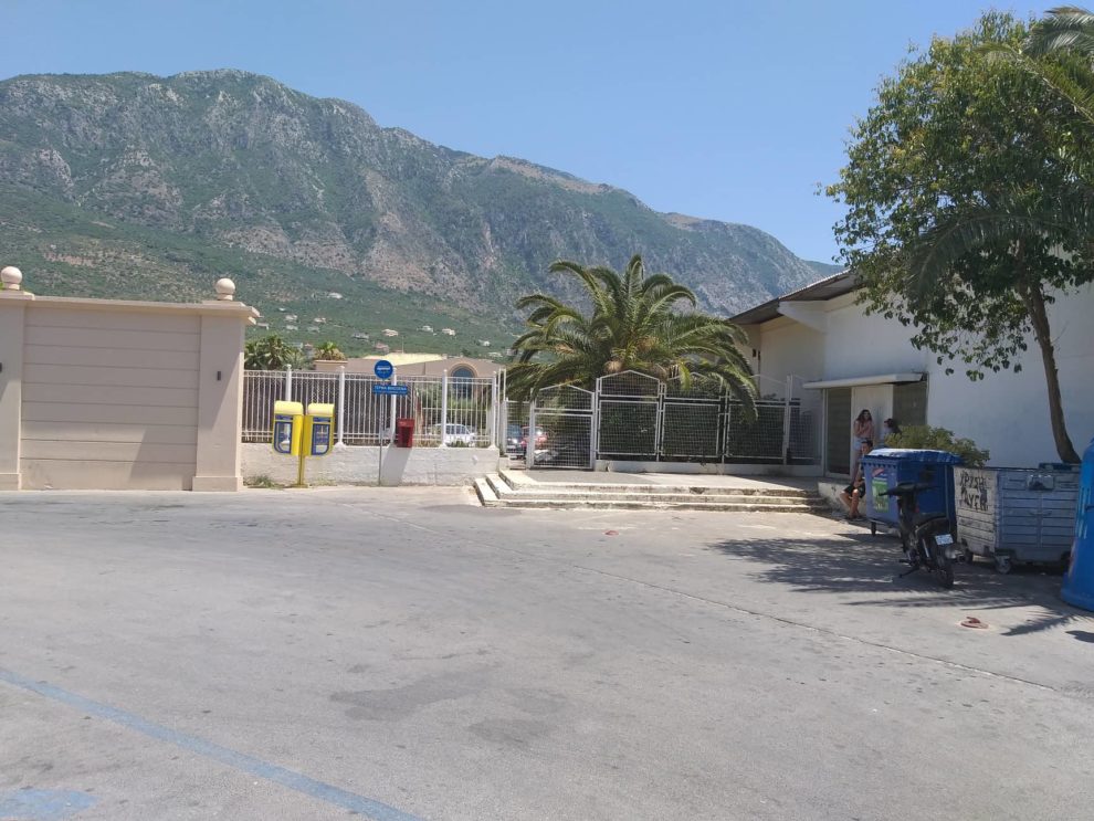 Περιμένοντας στο λιοπύρι…