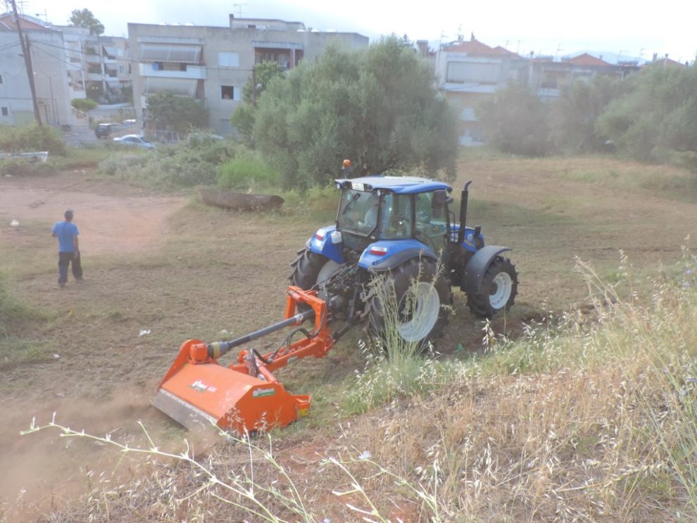 Τρακτέρ και καταστροφέας για την ανεπιθύμητη βλάστηση αποκτά ο Δήμος Καλαμάτας