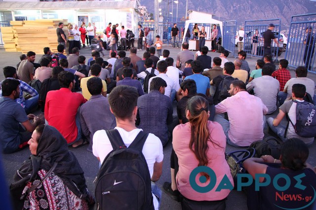 Φιλοξενήθηκαν στις αποθήκες του λιμανιού και τώρα ξεκινά πάλι ο «Γολγοθάς» για τους 109 μετανάστες
