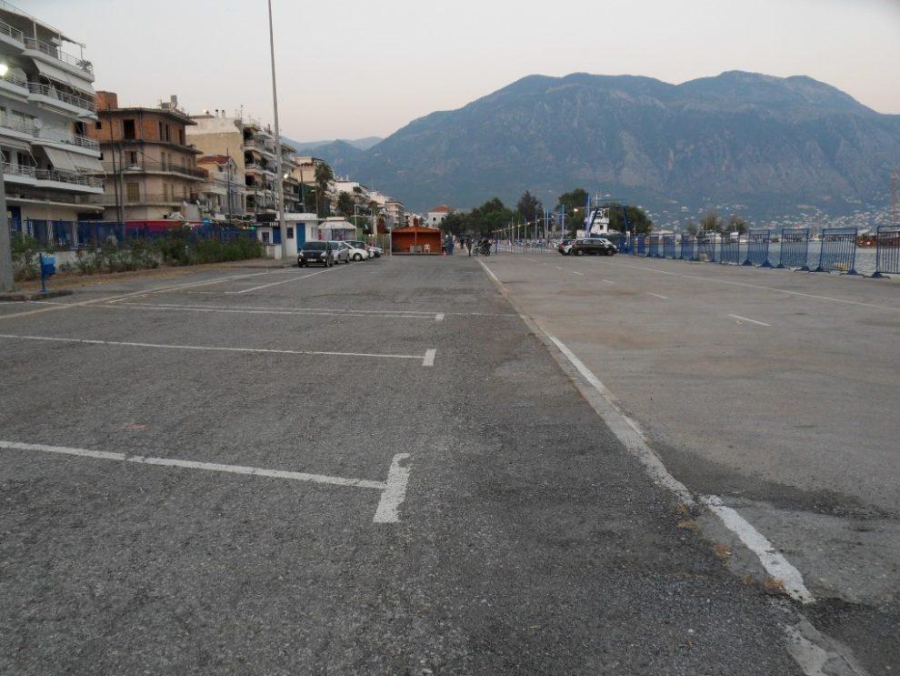 Πάρκινγκ στη χερσαία ζώνη του λιμανιού Καλαμάτας
