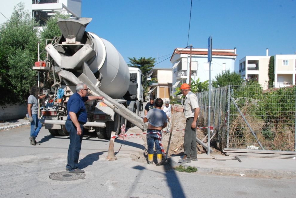 Πεζοδρόμια στην παραλία της Καλαμάτας και συντήρηση στη Ναυαρίνου