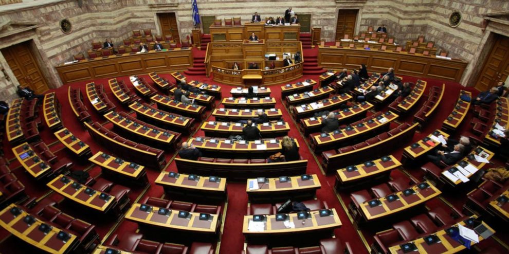 Στη Βουλή το πολυνομοσχέδιο για Δήμους – Περιφέρειες, άσυλο, συντάξεις, φάρμακα