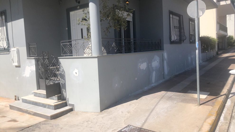 Πεζοδρόμια “παρωδία” στη Βασιλέως  Γεωργίου