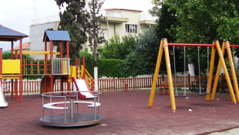 Ηλεκτροφωτισμός σε 24 παιδικές χαρές του δήμου Καλαμάτας