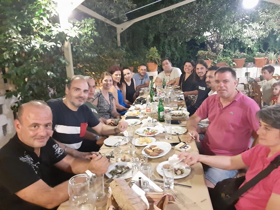 Μια ξεχωριστή βραδιά για τους απόφοιτους του 3ου Λυκείου Καλαμάτας που συναντήθηκαν 26 χρόνια μετά