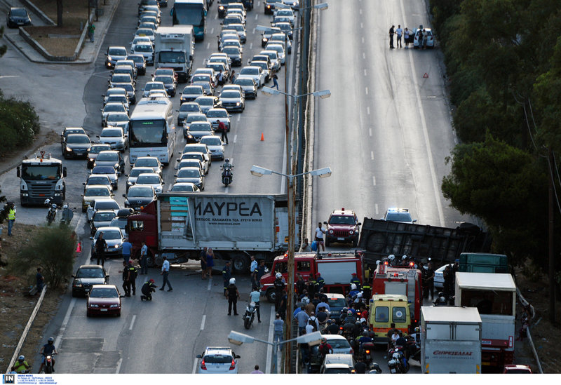 Τι υποστηρίζει ο οδηγός της νταλίκας που ανατράπηκε στο Χαϊδάρι