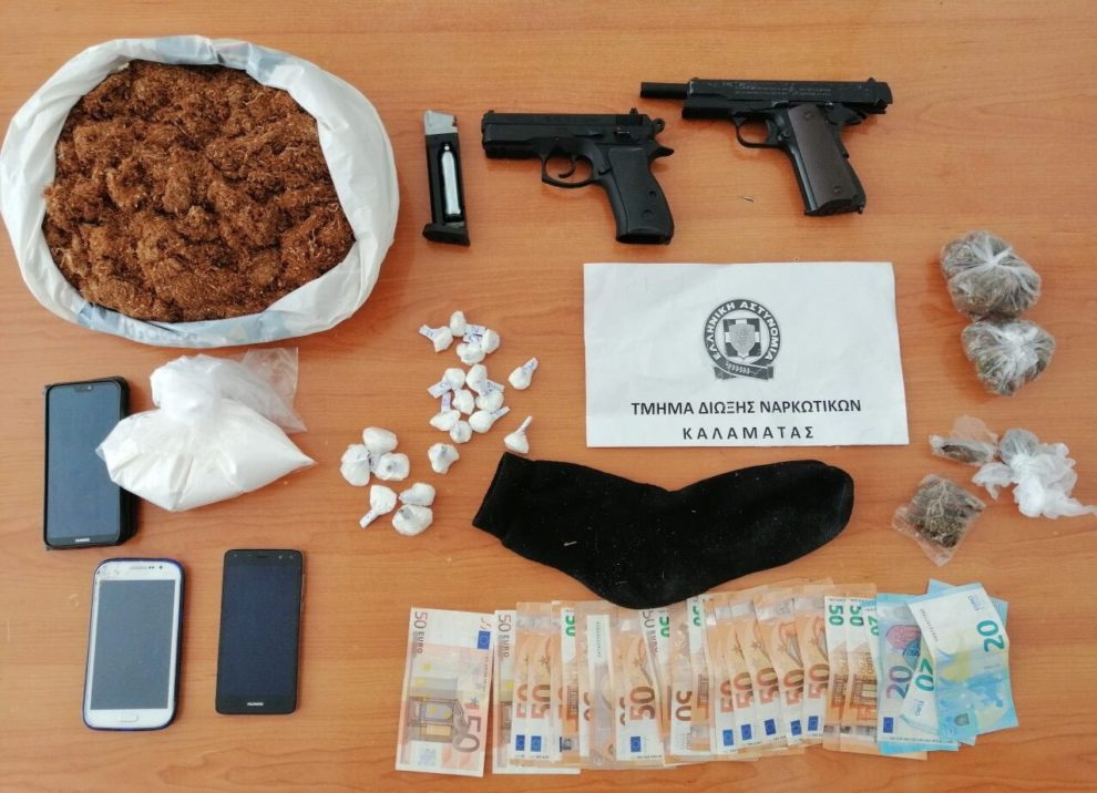 Συνελήφθησαν τρία άτομα με ποσότητες κοκαΐνης, κάνναβης και αεροβόλα πιστόλια στην Καλαμάτα