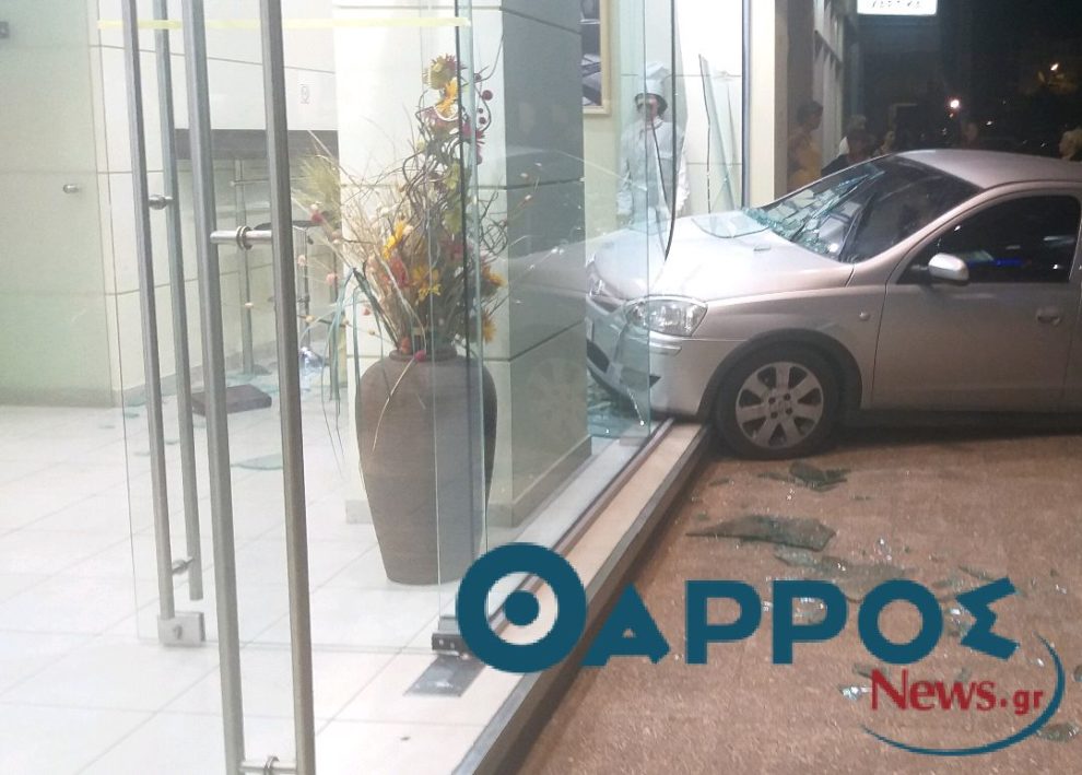 Αυτοκίνητο μπούκαρε σε ζαχαροπλαστείο στην Καλαμάτα