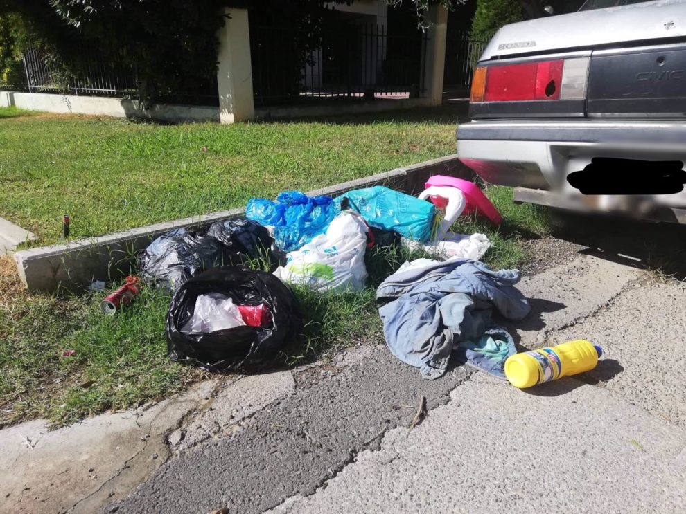 Παρατημένο όχημα, επικίνδυνο για  πρόκληση ατυχήματος και εστία μόλυνσης
