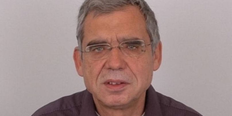 Πέθανε ο  γνωστός και ως «αποδυτηριάκιας»  δημοσιογράφος Κώστας Καίσαρης