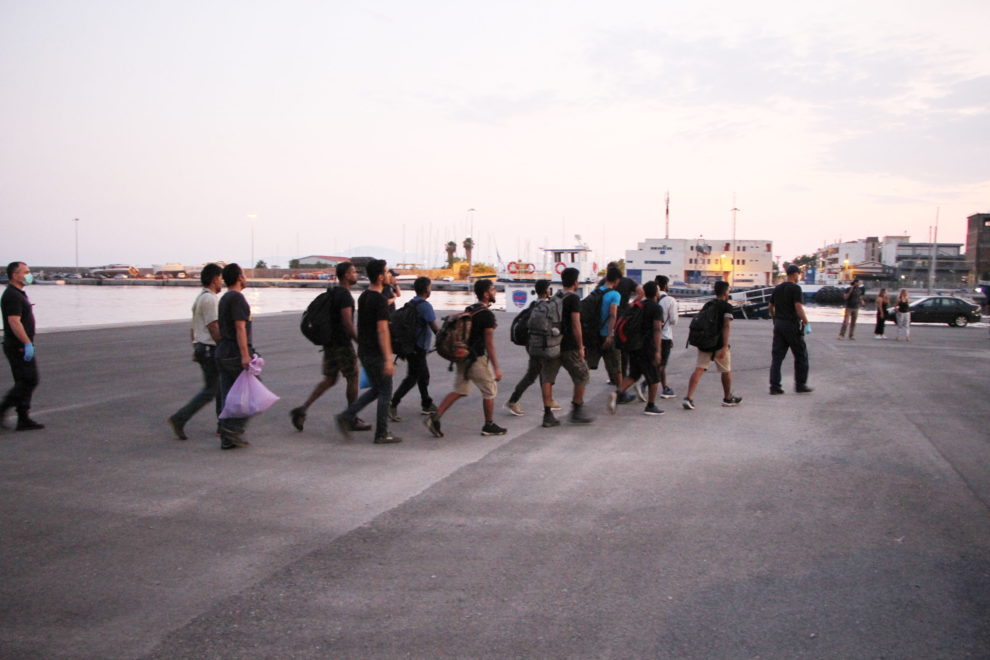 Φέτος το καλοκαίρι οδηγήθηκαν στο λιμάνι της Καλαμάτας 403 μετανάστες, ενώ θα έπρεπε 62