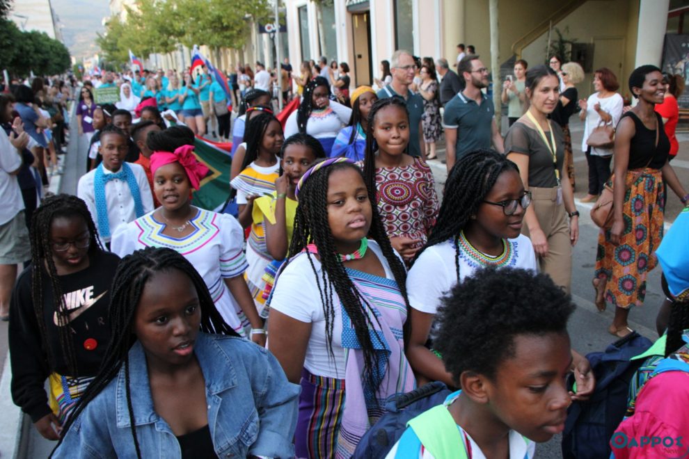 Πλημμύρισε από φωνές και χρώματα το κέντρο της Καλαμάτας (φωτογραφίες και βίντεο)