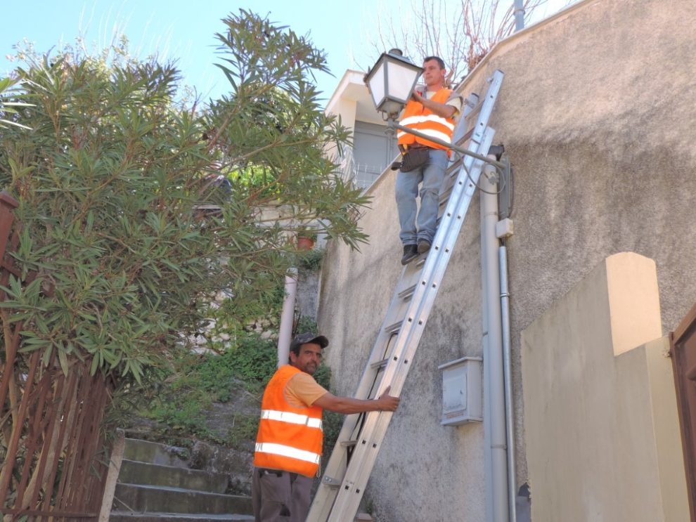 Σε εξέλιξη η τοποθέτηση λαμπτήρων LED στην Καλαμάτα