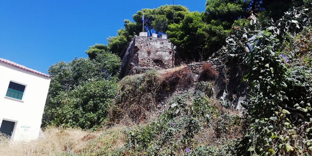 Στους πρόποδες του Κάστρου…