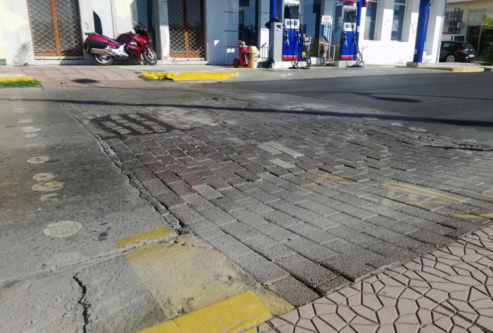 Του ποδηλατόδρομου οι κυβόλιθοι