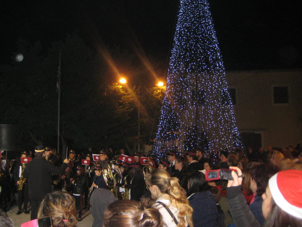 Φωταγώγηση του χριστουγεννιάτικου δένδρου στο Μελιγαλά