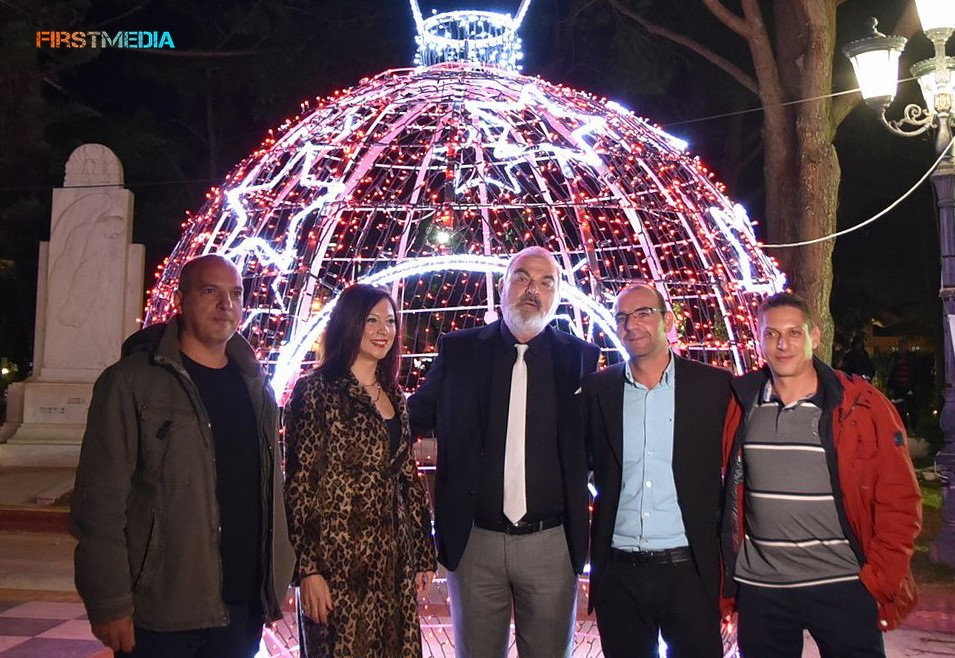 Σε εορταστικούς ρυθμούς με τη φωταγώγηση δέντρων η Τριφυλία