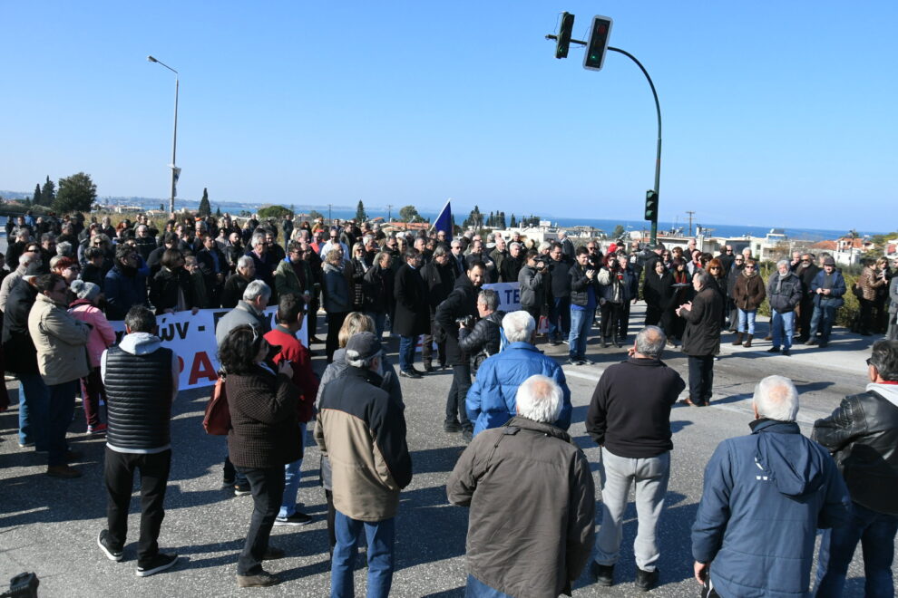 Πατρινοί και Πυργιώτες έκλεισαν το  δρόμο για το Πάτρα – Πύργος – Τσακώνα