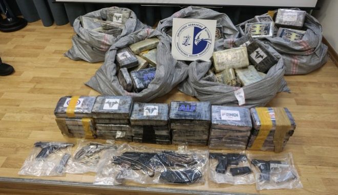 Εντοπίστηκε ένας τόνος κοκαΐνης στον Αστακό – Μέλος της ομάδας είχε εμπλακεί και στη μεταφορά της κοκαΐνης το 2004 στην Καλαμάτα