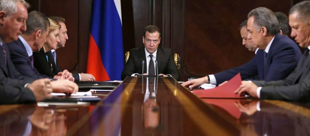 Παραιτήθηκε η κυβέρνηση Μεντβέντεφ στη Ρωσία