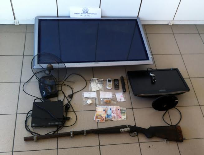 Ναρκωτικά, όπλο και ηλεκτρονικές συσκευές από μια μόνο σύλληψη (φωτογραφία)