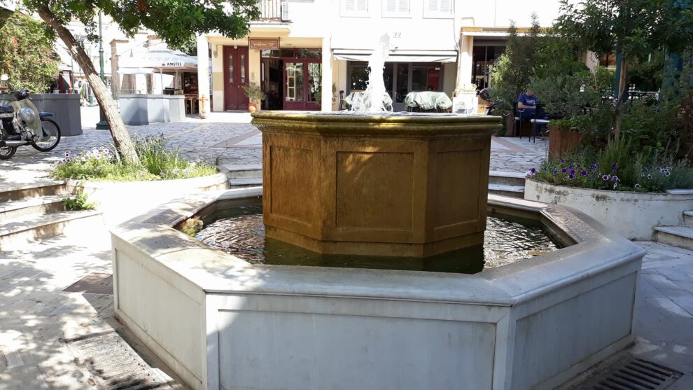 Το σιντριβάνι στην Αμφείας