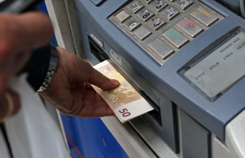 Στα 5.000 ευρώ η ανάληψη μετρητών