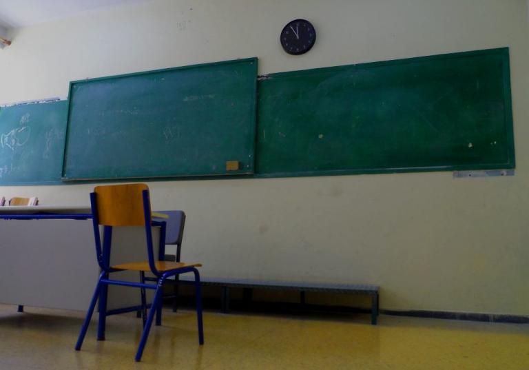 Τραγούδι για τους αναπληρωτές από τους εκπαιδευτικούς Τριφυλίας και το Γιάννη Λιόλιο!