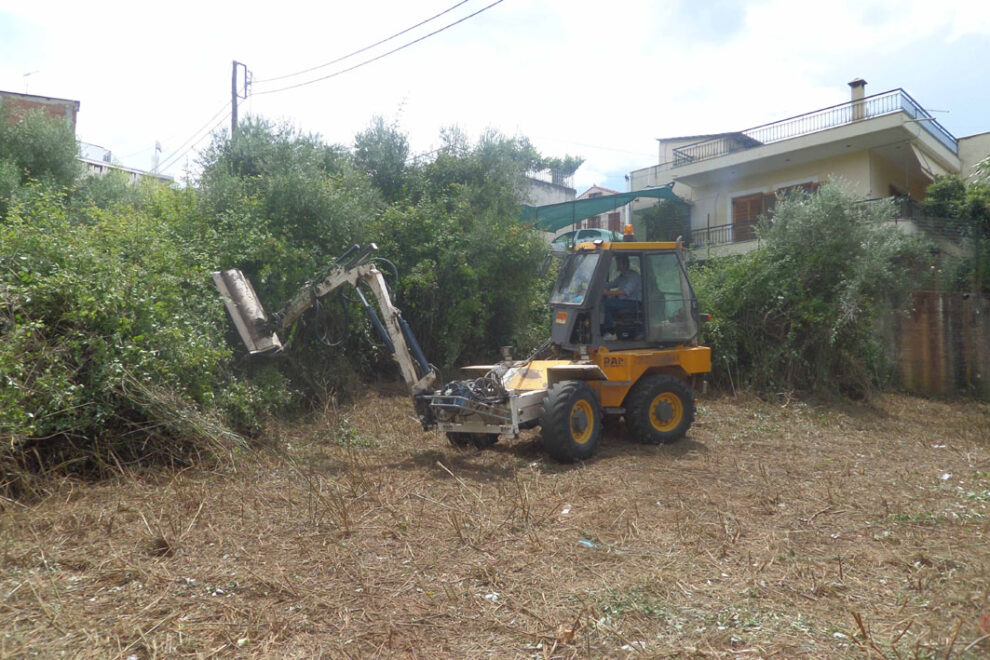“Μάχη” με τα χόρτα…