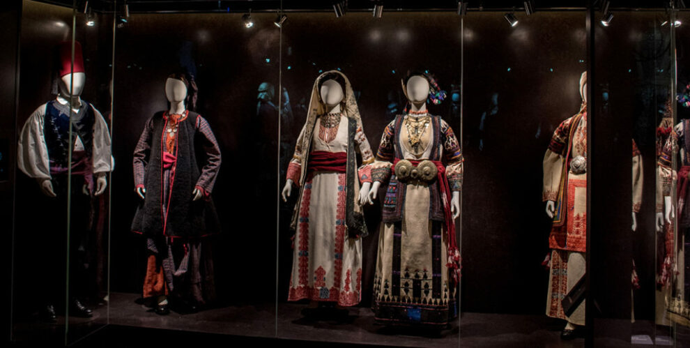 Συλλογή Ελληνικών Ενδυμασιών «Βικτωρία Γ. Καρέλια»