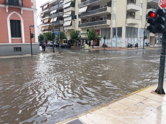 Μόνο οι πάπιες λείπουν  από την οδό Κρήτης…