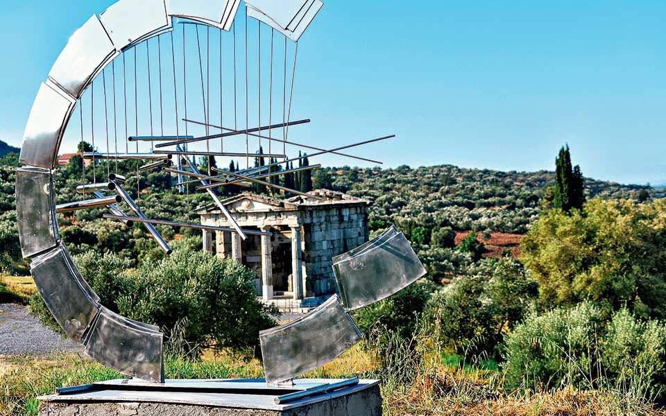 Σύγχρονη γλυπτική στην Αρχαία Μεσσήνη με 22 έργα των Ζογγολόπουλου και Χουλιαρά
