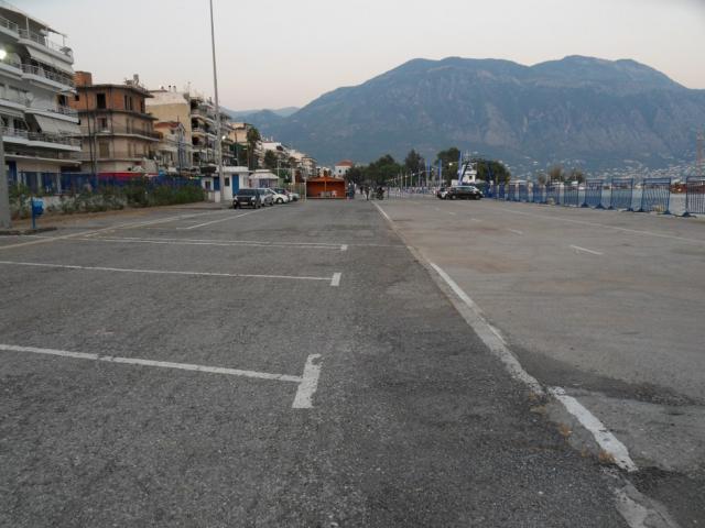 Ξεκίνησε να λειτουργεί το παρκινγκ στη χερσαία ζώνη του λιμανιού