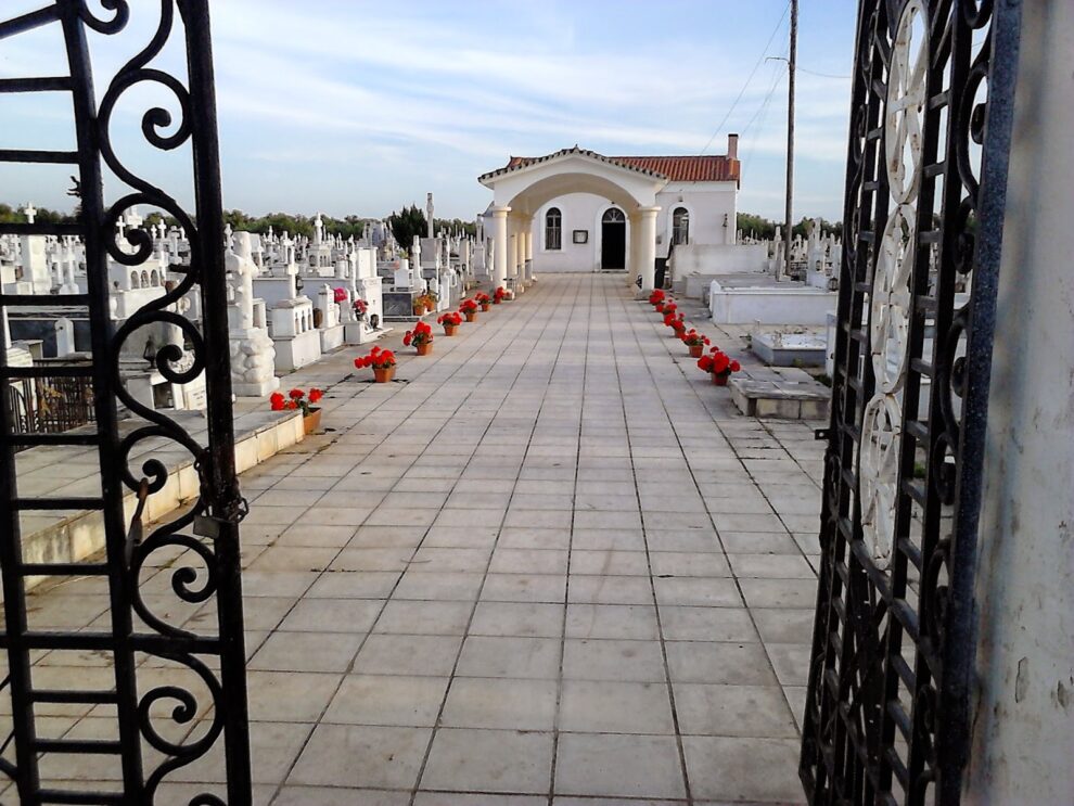 Δύο συλλήψεις για απόπειρα διάρρηξης του Ι.Ν. του κοιμητηρίου Φιλιατρών