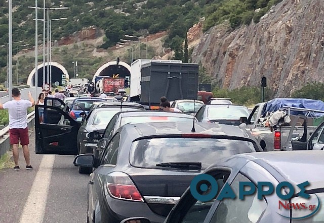 Ουρές χιλιομέτρων στον Αυτοκινητόδρομο Κορίνθου- Καλαμάτας