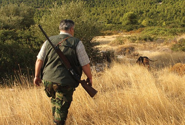 Στις ίδιες τιμές με πέρυσι οι άδειες κυνηγιού, η ανανέωση των οποίων ξεκινά τη Δευτέρα