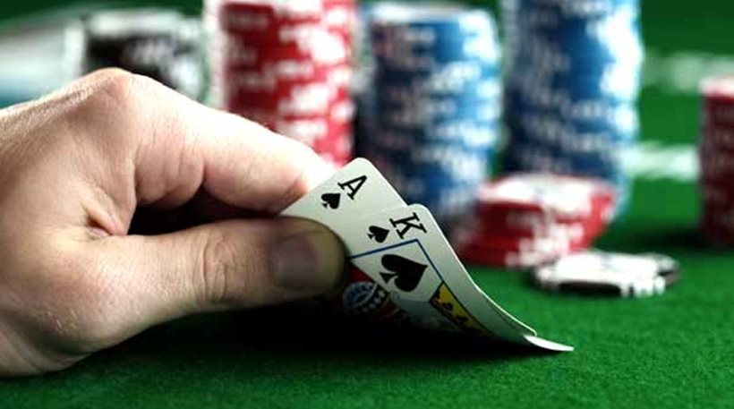 Συνελήφθησαν να παίζουν πόκερ με χρήματα σε κατάστημα Σωματείου στην Καλαμάτα