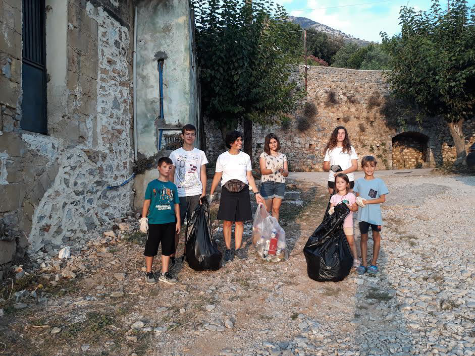 Εθελοντικός καθαρισμός στο Εξωχώρι της Μάνης και ενημέρωση από Πυροσβεστική
