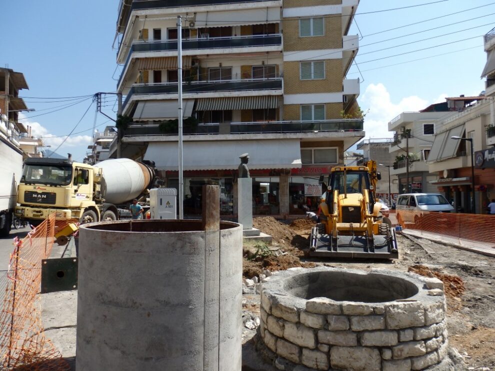 Αγωγός ομβρίων στη συμβολή Μπουλούκου και Αθηνών
