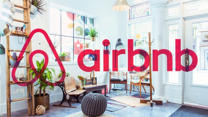 Τι προβλέπει ο CEO της Airbnb για τον τουρισμό  μετά την πανδημία