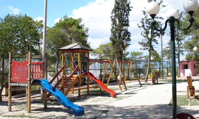 Στην Καλαμάτα 340.000 ευρώ για παιδικές χαρές, στην Πύλο 238.000 ευρώ για μηχανήματα έργου