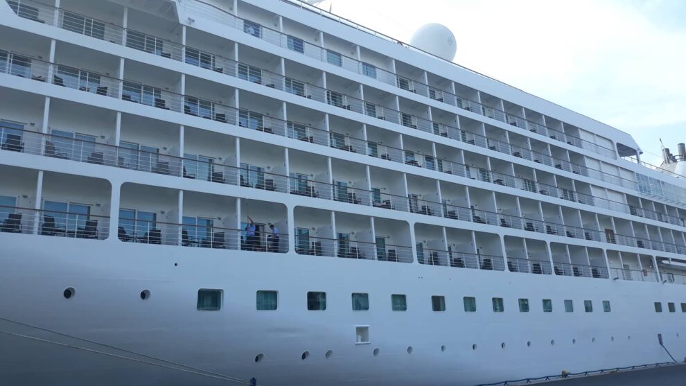Το κρουαζιερόπλοιο “Silver Whisper” στην Καλαμάτα