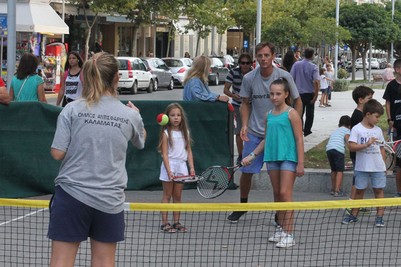 «Street Tennis» χθες στην κεντρική πλατεία Καλαμάτας (φωτογραφίες)